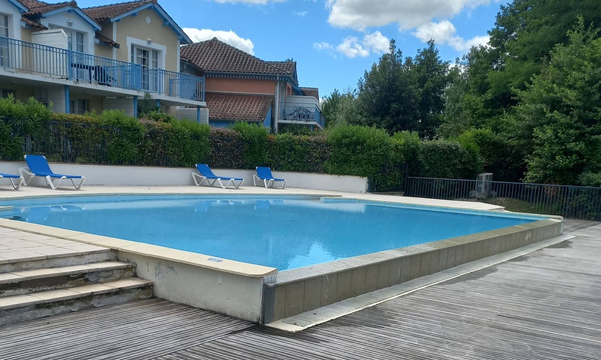 Marciac Apartment | ground floor . Lake view. Heated swimming pool. Covered terrace.