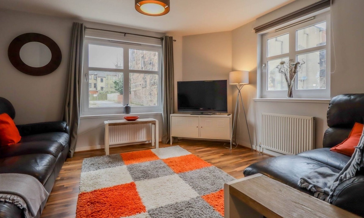 Paisley Apartment | Ground Floor Main Door Apartment with Parking
