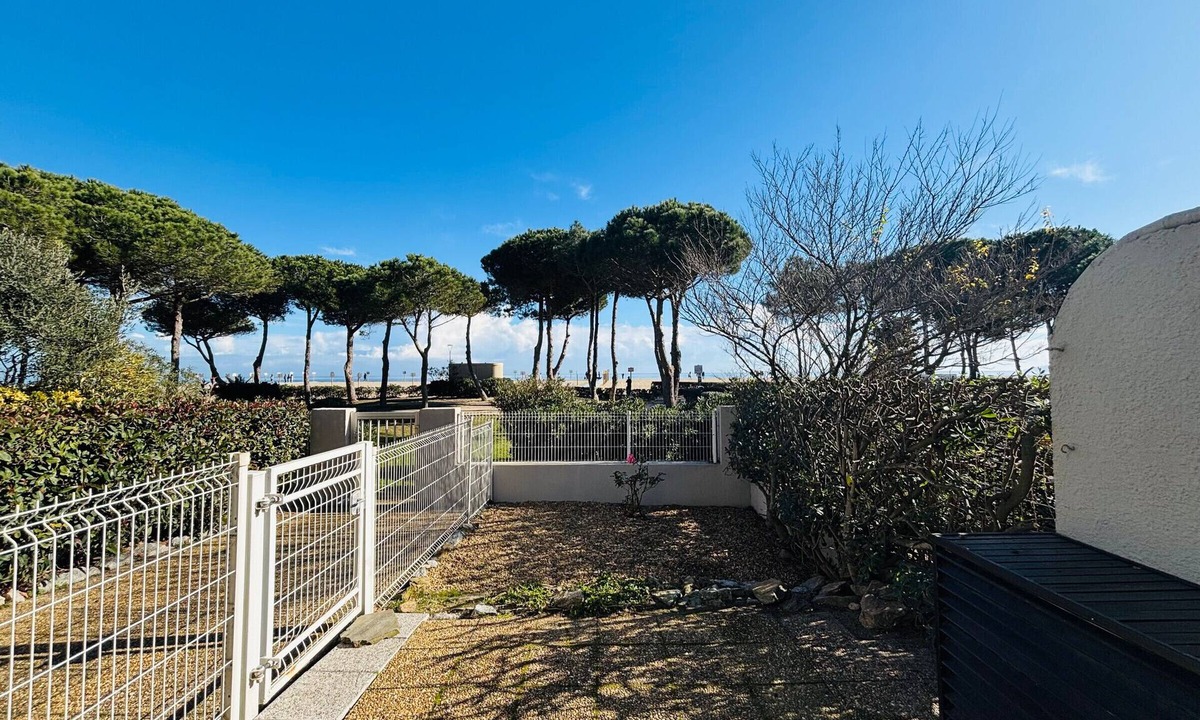 Argeles Plage Apartment | Ground floor T2 apartment facing the sea with parking