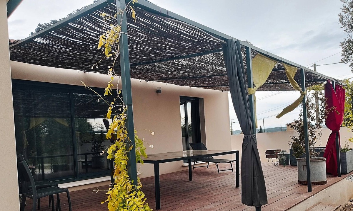 Roquemaure Villa | Ground floor villa with beautiful sunny terrace