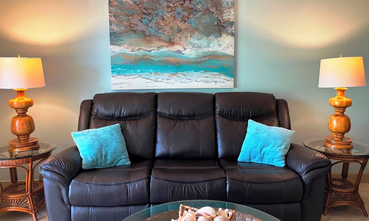 Demere Park Condo | GROUND FLOOR. WALK TO VILLAGE SHOPS & RESTAURANTS, CLOSE TO BEACH- DOG FRIENDLY