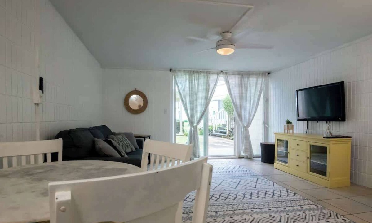 Punaluu Apartment | Ground Level Beachfront Studio