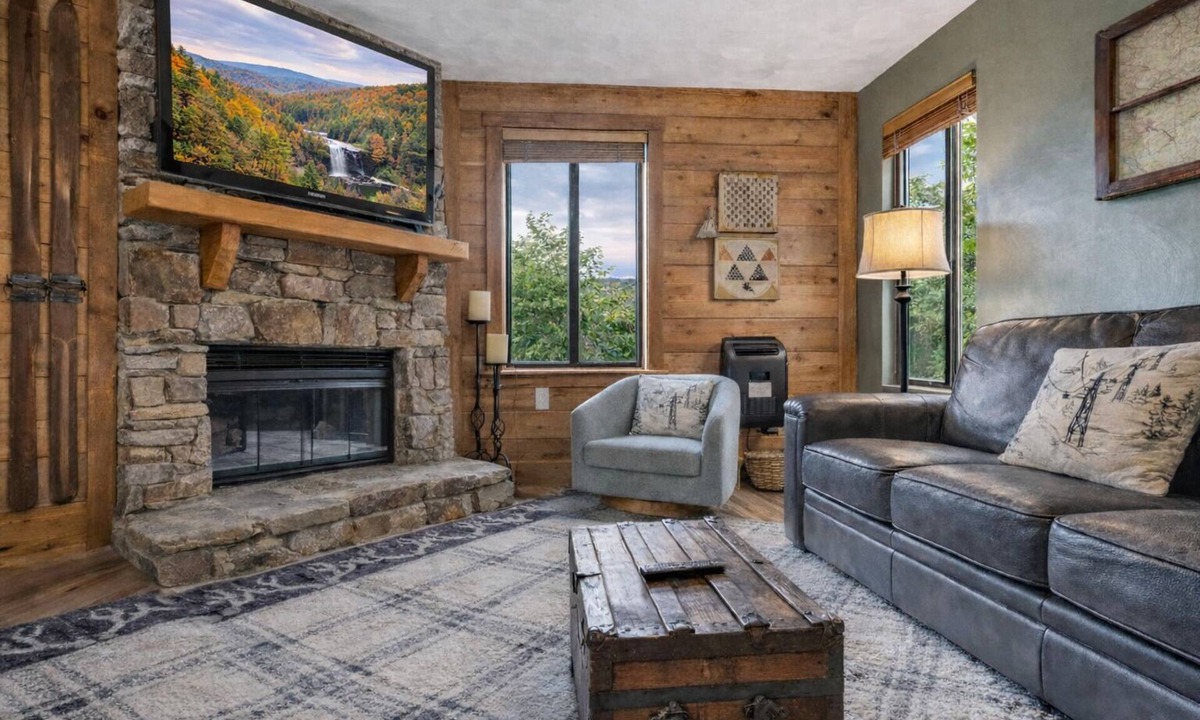 Seven Springs Condo | GROUND LEVEL MOUNTAIN CONDO, SHUTTLE TO SEVEN SPRINGS RESORT