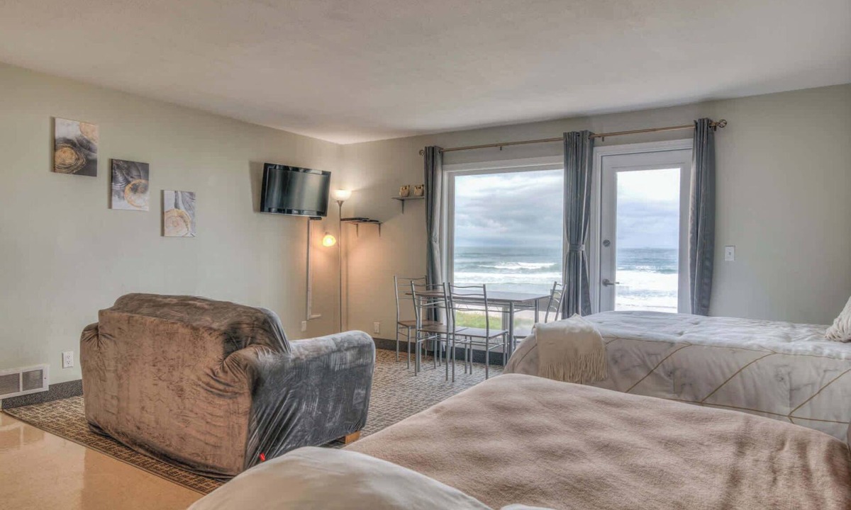 Lincoln City Condo | Ground Level Oceanfront Studio - Full Kitchen - Easy Beach Access - Pool & Hot Tub!