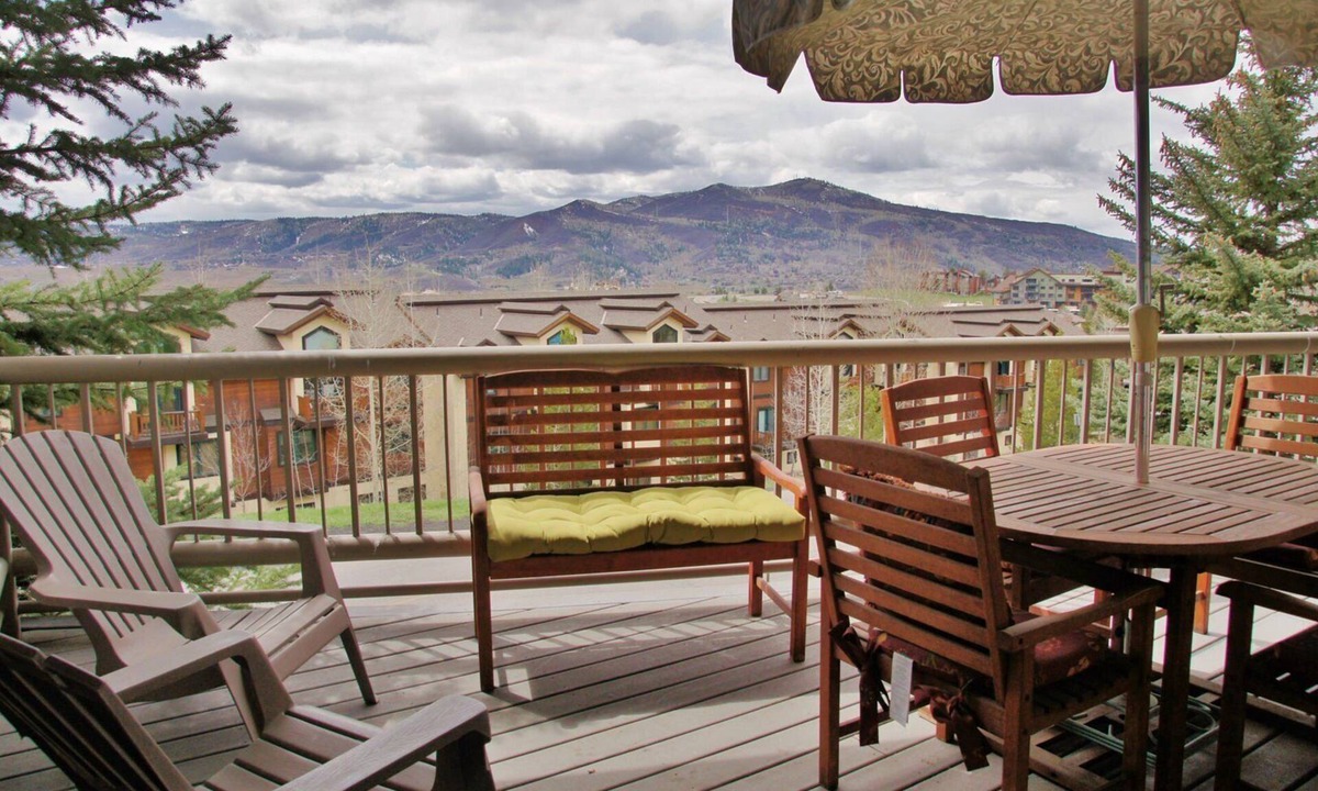Steamboat Springs Condo | Ground Level Unit - W/D, Heated Pool, Hot Tub - Walk to Slopes