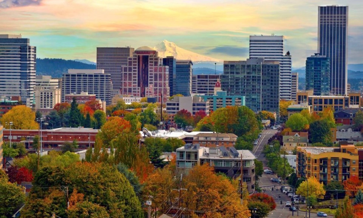 Parkrose House | GROUP ESCAPE! TWO COMFY UNITS, POOL, PARKING