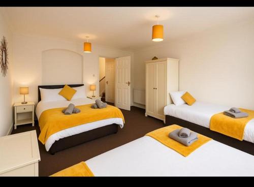 Milton Keynes Apartment | Group & Family Stay central MK