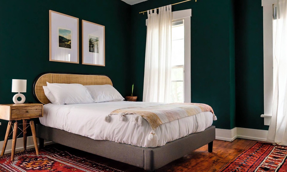 Dayton House | Group-Friendly 4BR/3.5BA/2 Kitchens + Private Homes Side-by-Side Sleeps 10