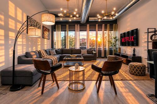 Near South Side Apartment | Group-Friendly 6BR Luxury Suite in Prime South Loop Location with Optional Parking and Gym Access Near McCormick Place, Soldier Field and Grant Park