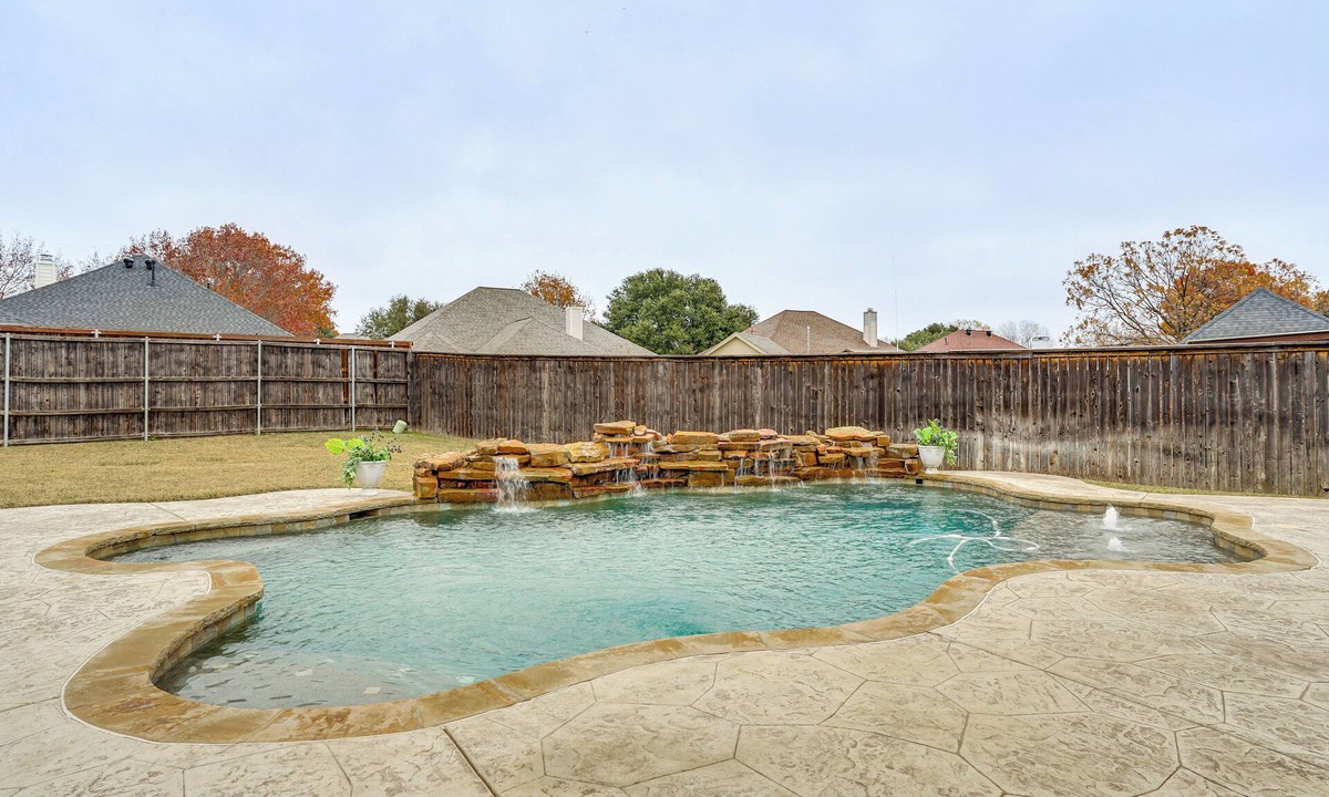 Burleson House | Group-Friendly Burleson Getaway w/Outdoor Oasis