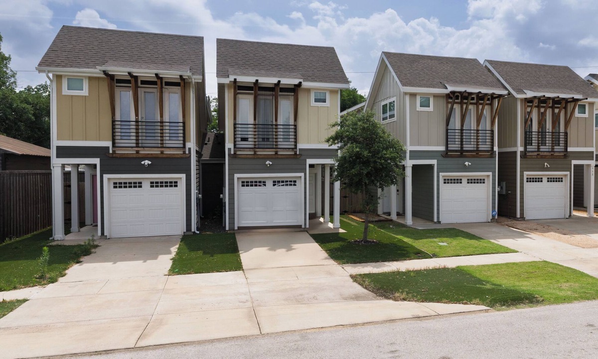 Lewisville House | Group-Friendly Central Stay – World Cup Ready