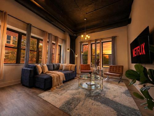 Near South Side Apartment | Group Friendly Spacious 3BR Suite with Optional Parking and Gym Access Sleeps 10 Guest Near McCormick Place and Soldier Field