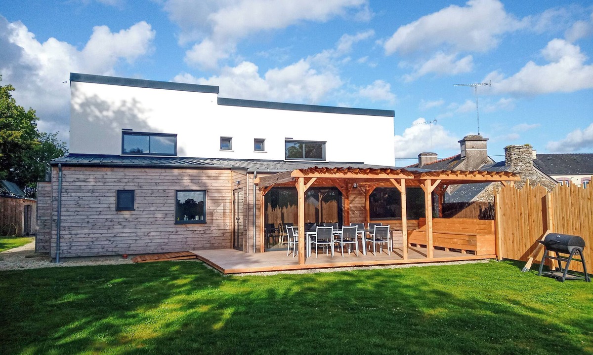 Peillac House | Group gîte for 15 people - Fully equipped accommodation