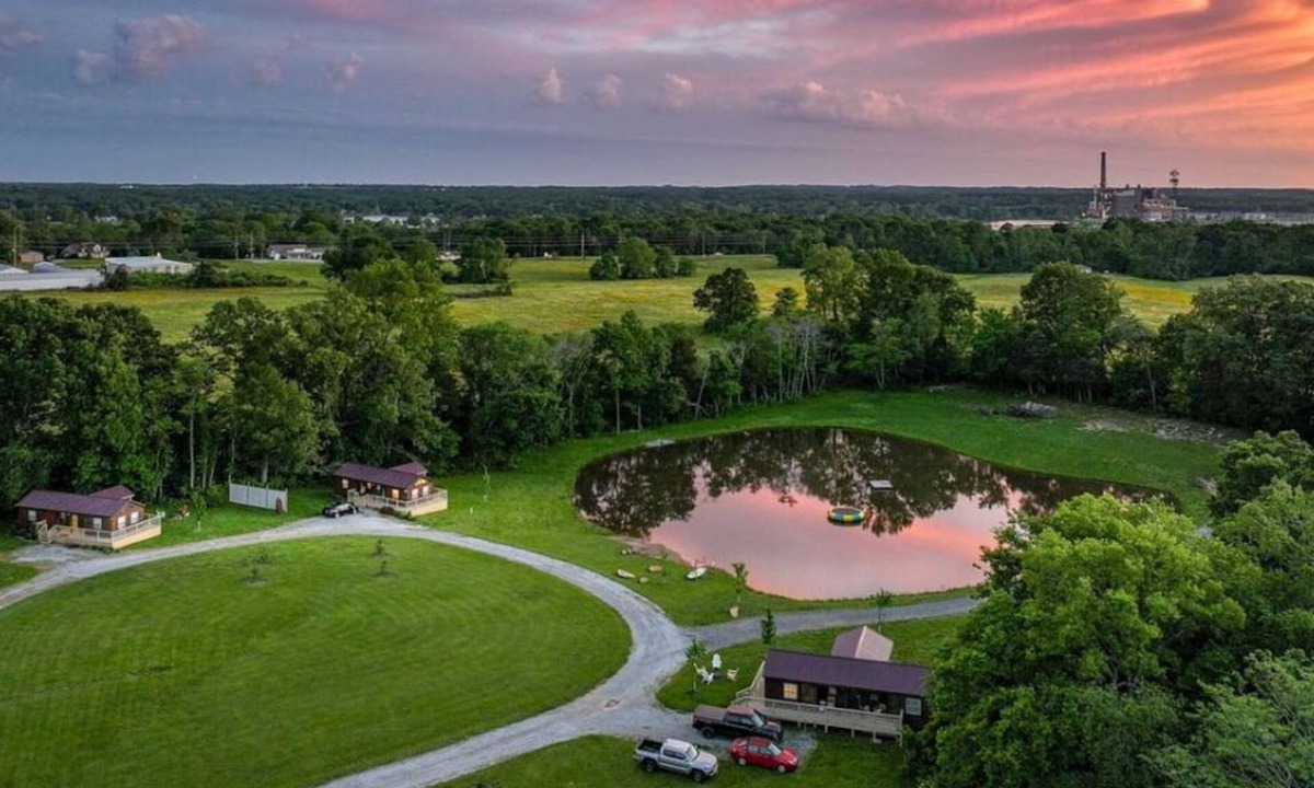 Marion Cabin | Group Getaway 3 Modern Cabins by Lake of Egypt