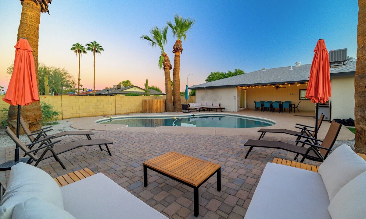 Tempe House | Group Getaway 5BR Heated Pool + Arcade