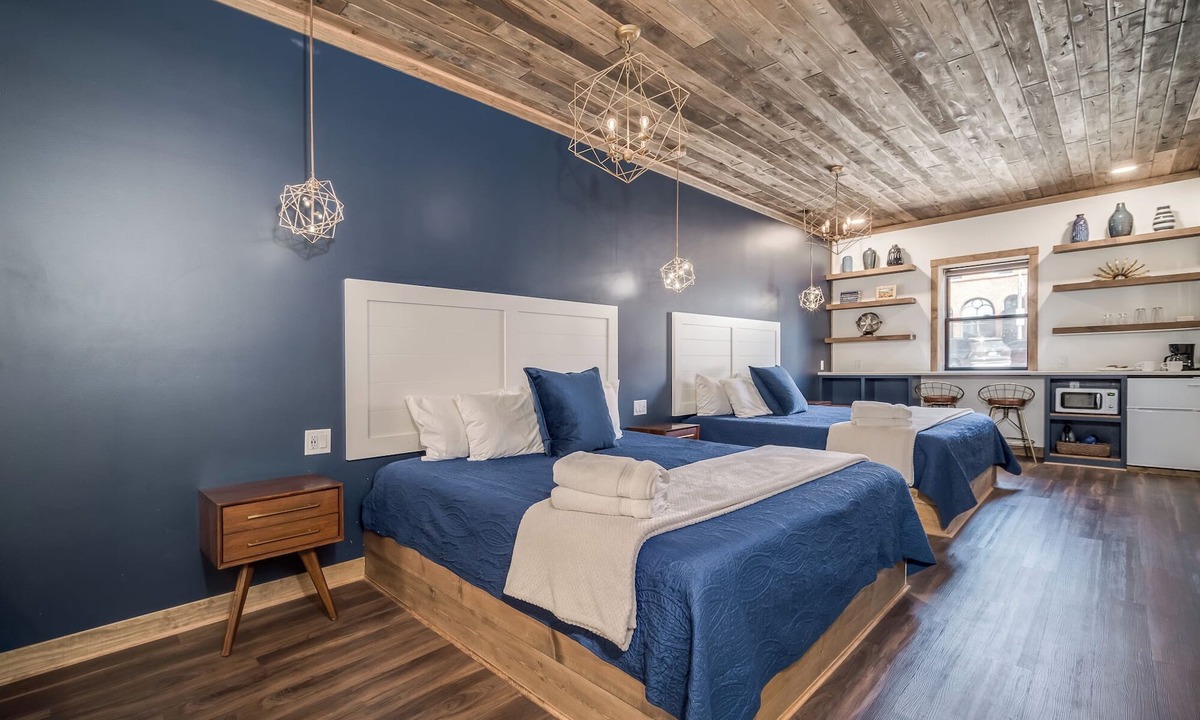 Prescott Hotel | Group Getaway | Downtown | Riverfront Stay