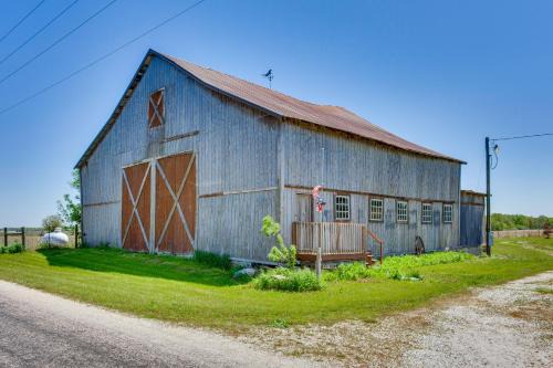 Frederick House | Group Getaway in Historic Barn: 3 Mi to Rushville