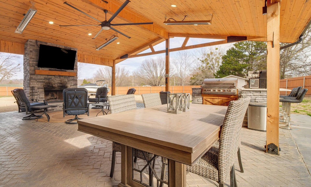 Longtown House | Group Getaway Near Eufaula Lake & Boat Ramp!