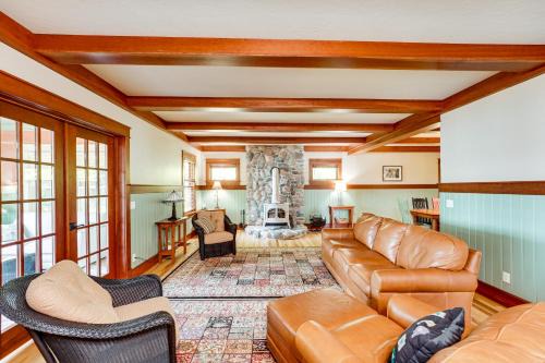Free Soil House | Group Getaway on Hamlin Lake Fire Pit and Dock!