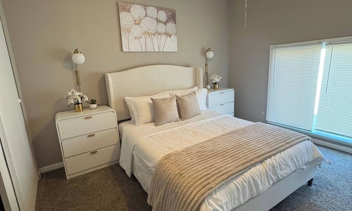 Kansas City House | Group Getaway Sleeps 7 Grill Fire Pit