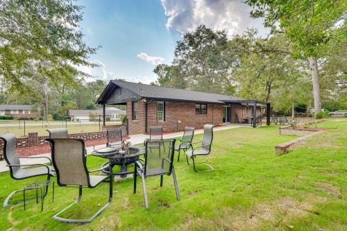 Wrens House | Group Getaway w/Fenced Yard & Pool Table in Wrens