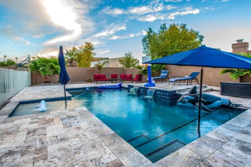 Saddleback Hills House | Group Getaway w/Pool & Putting Green in Glendale