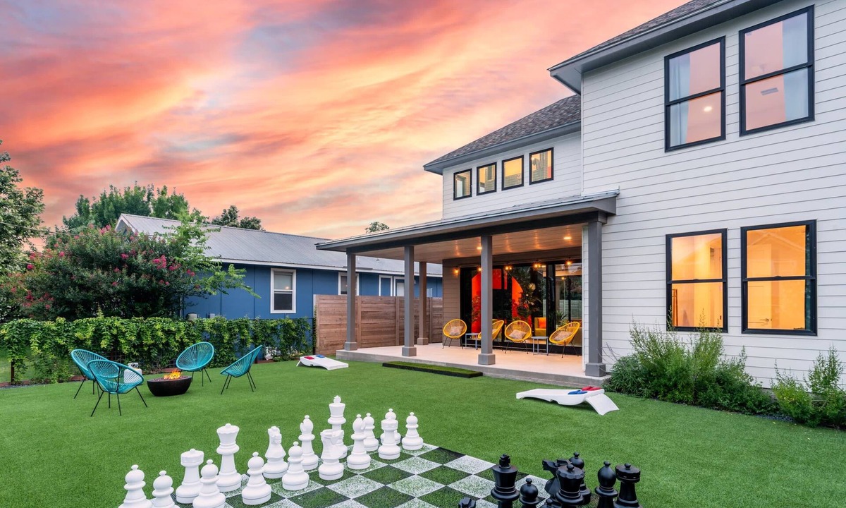Chestnut House | Group Getaway with Chess Garden and Firepit