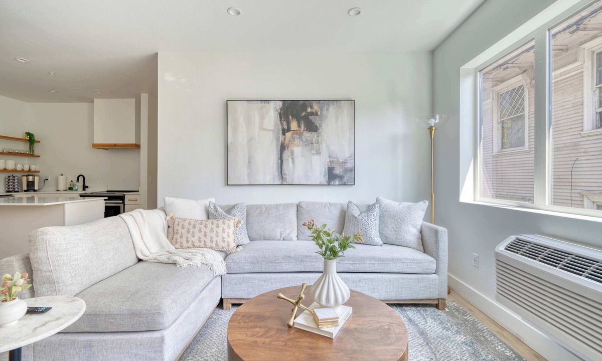 Humboldt Apartment | Group-Ready Luxury 6BR - Private Floor - Sleeps 12