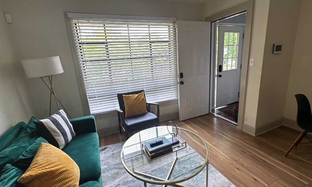 West End House | Group-Ready West End Duplex - Save Big Midweek