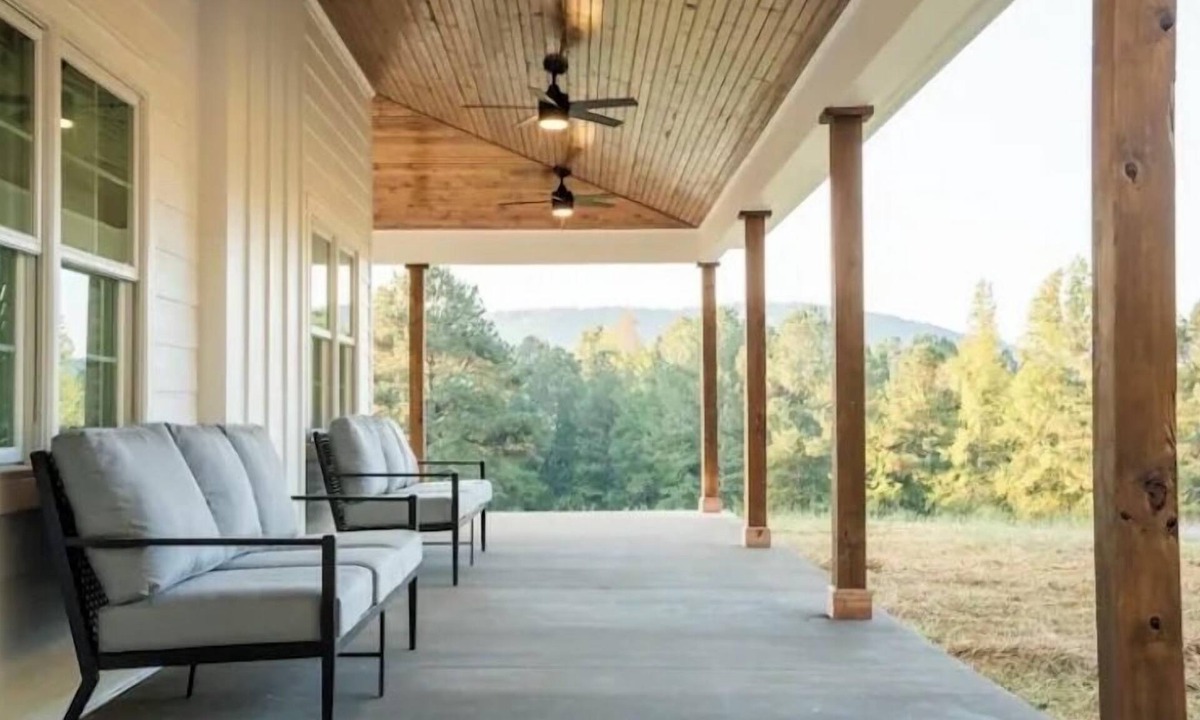 Summerville House | Group Retreat, Private Pool, Sleeps 12+, 15 Acres, Views, Fire Pit, Pet Friendly