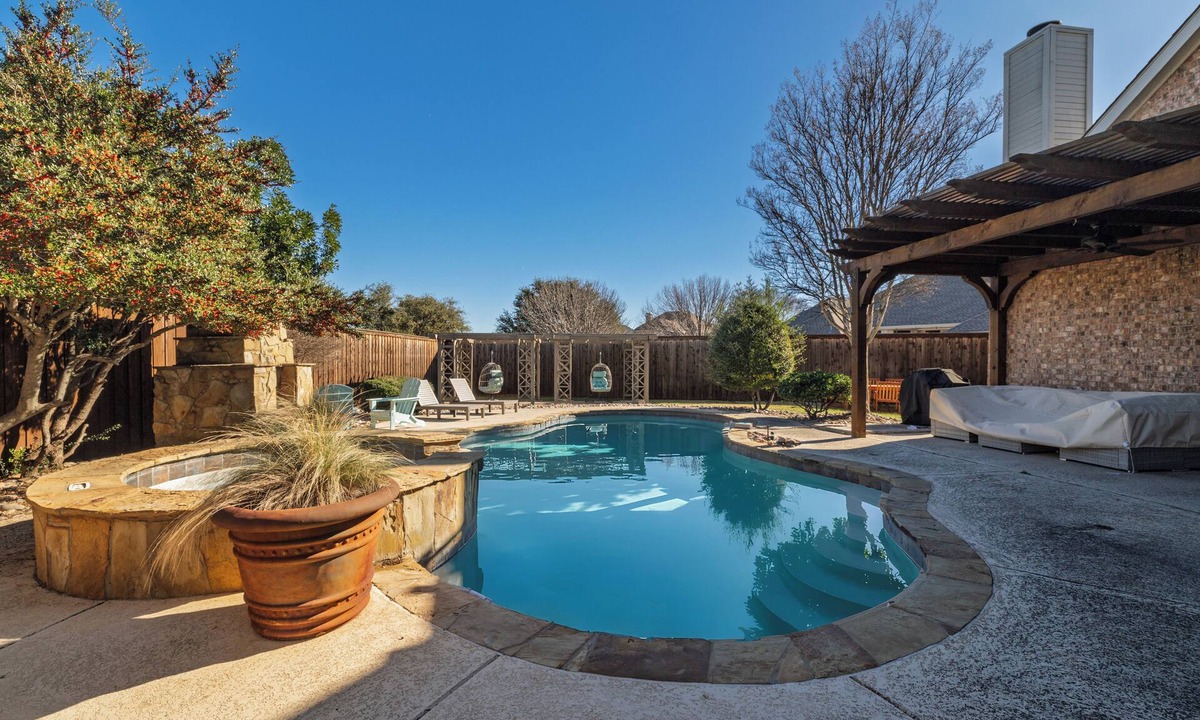 Frisco House | Group Stay for World Cup – Pool & Outdoor Fun