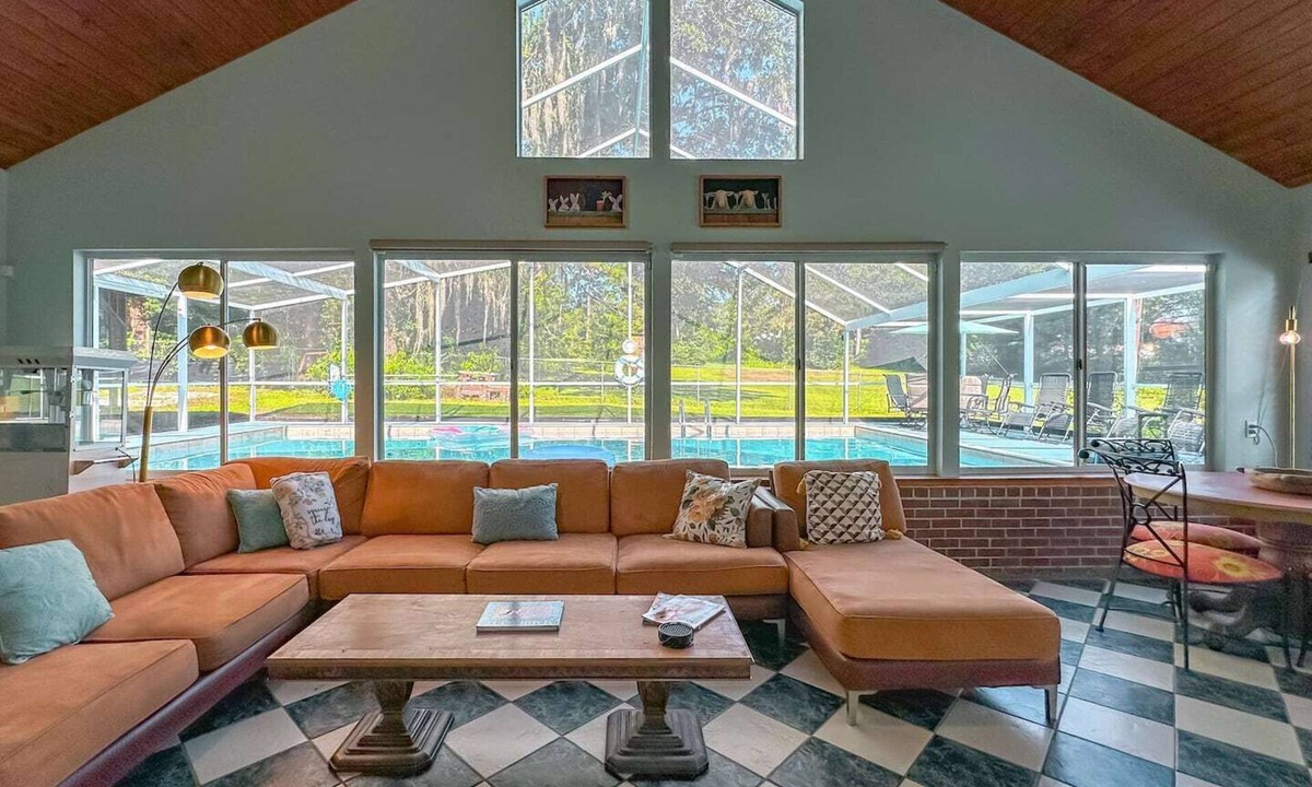 Tallahassee House | Groups Hot Tub 4b 4b Private Fun