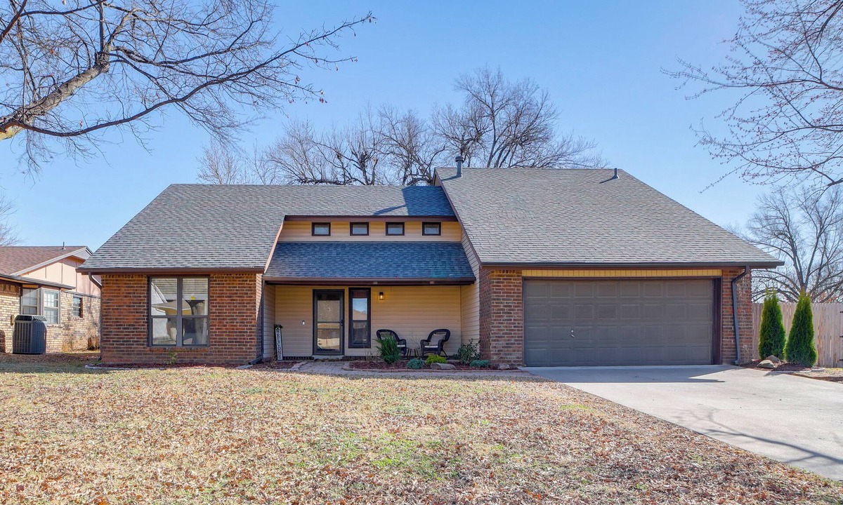 Woodland House | Groups Welcome, Central Location! Tulsa Gem + Yard
