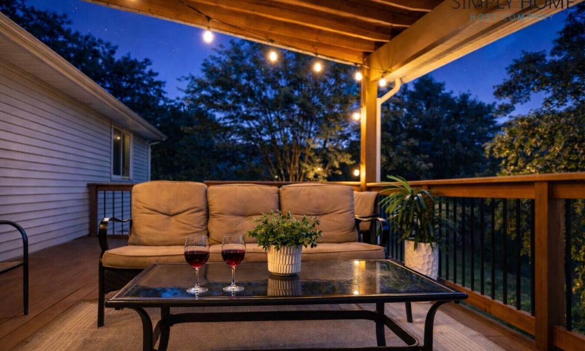 McAlpine House | Groups Welcome-Sleeps 20-Pets OK-Fire Pit-BBQ