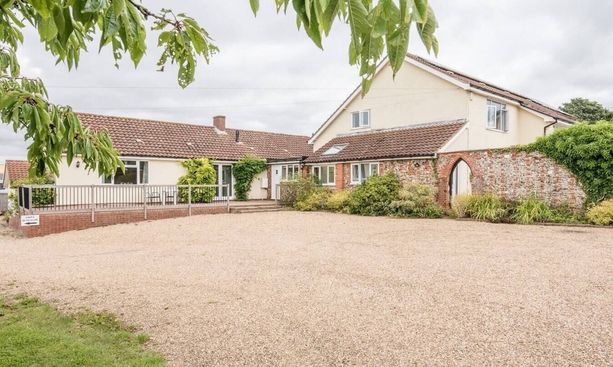 Woodbridge Apartment | Grove Farm Bungalow and Annexe, Dallinghoo