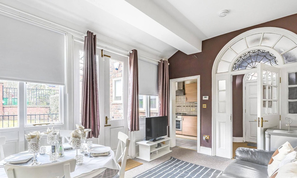 Newcastle-Under-Lyme Apartment | Grove House - By Sigma Stays