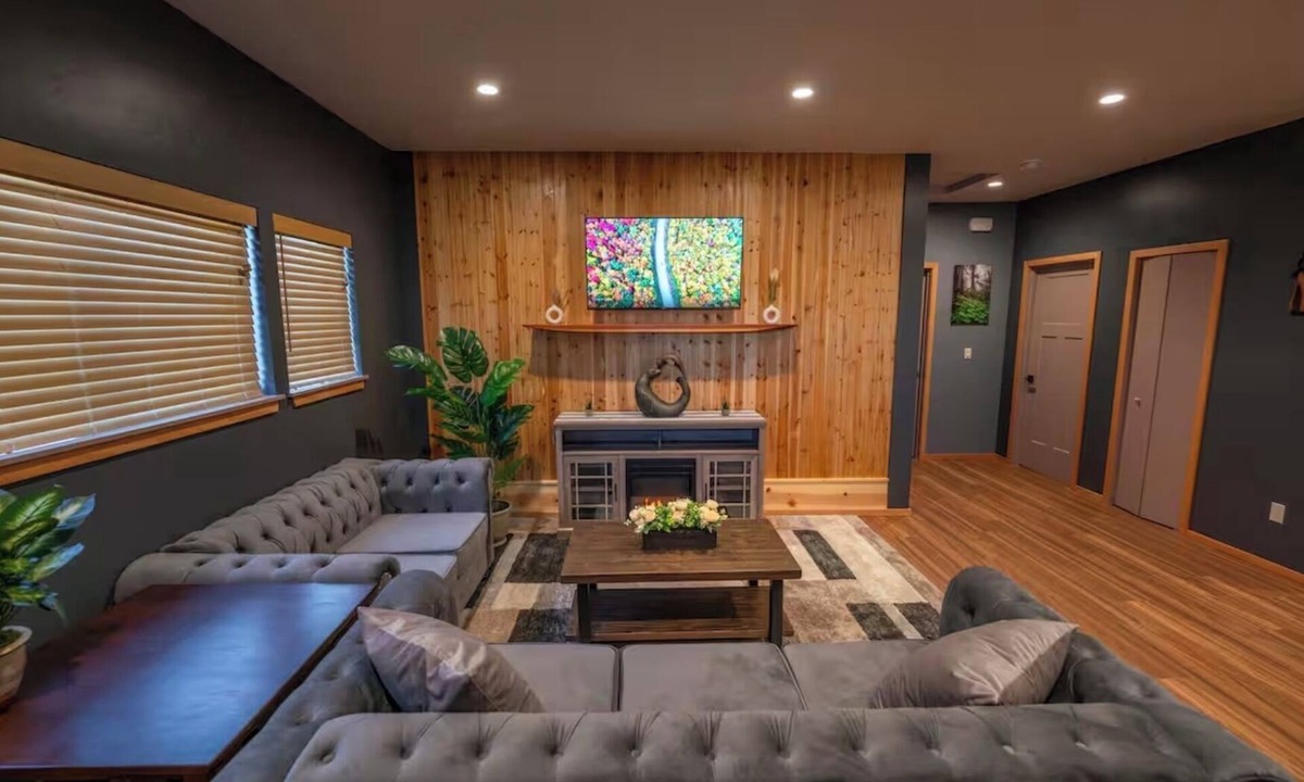 Sutherlin House | Grove Stay