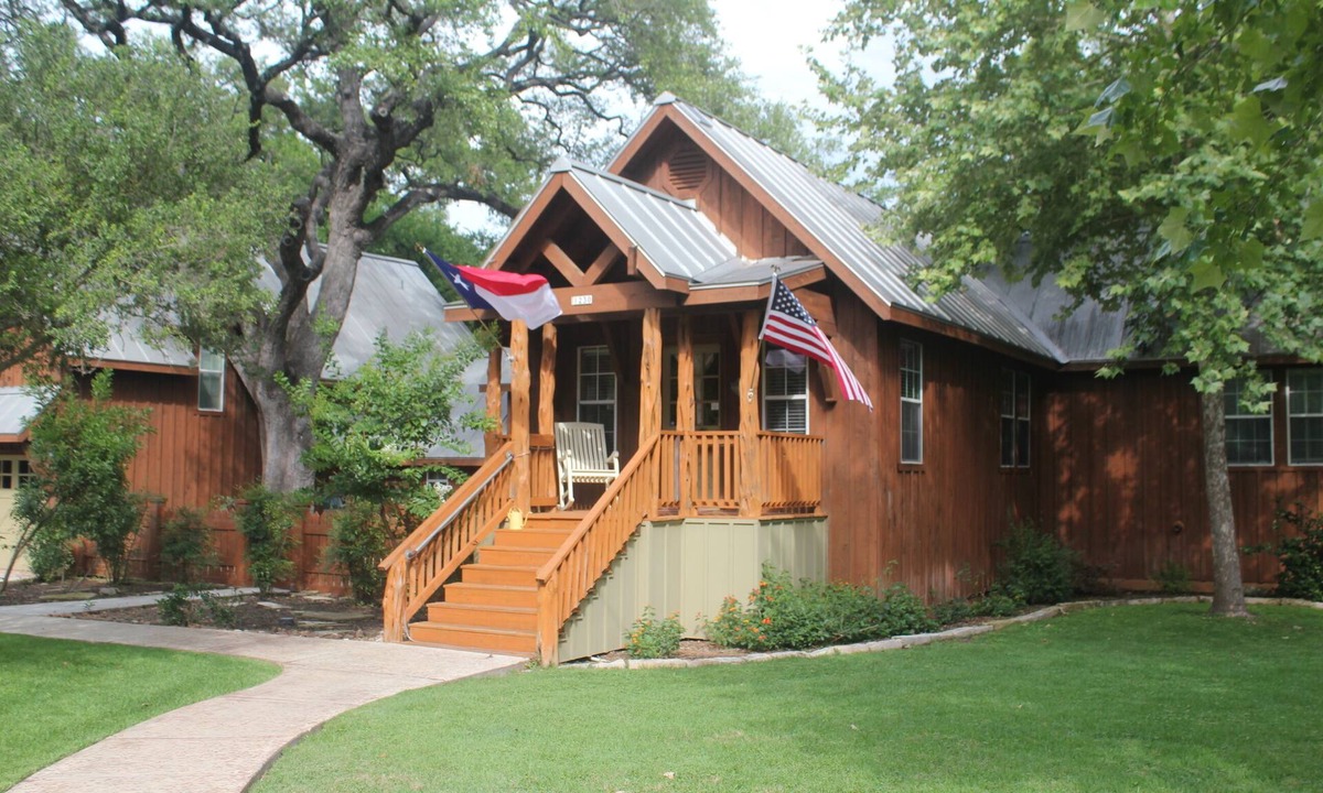 Gruene House | Gruene River Guest House - High & Dry On The River