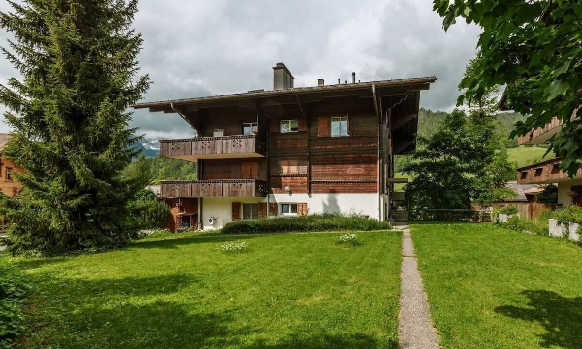 Gstaad Apartment | Gstaad Luxurious Flat With Terrace & Stunning Views