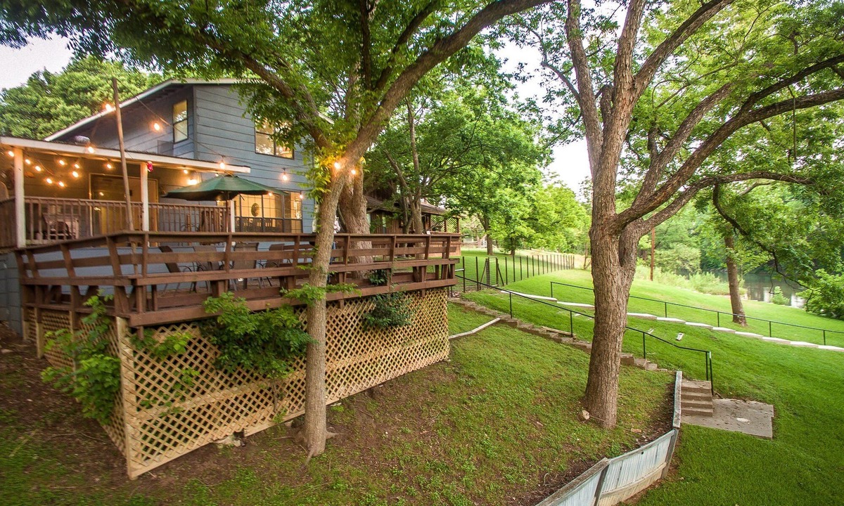 New Braunfels House | Guadalupe Daze: Classic NB 4/2 Riverfront, Shady Yard, Easy River Entry, Casual Vibe, Great Location