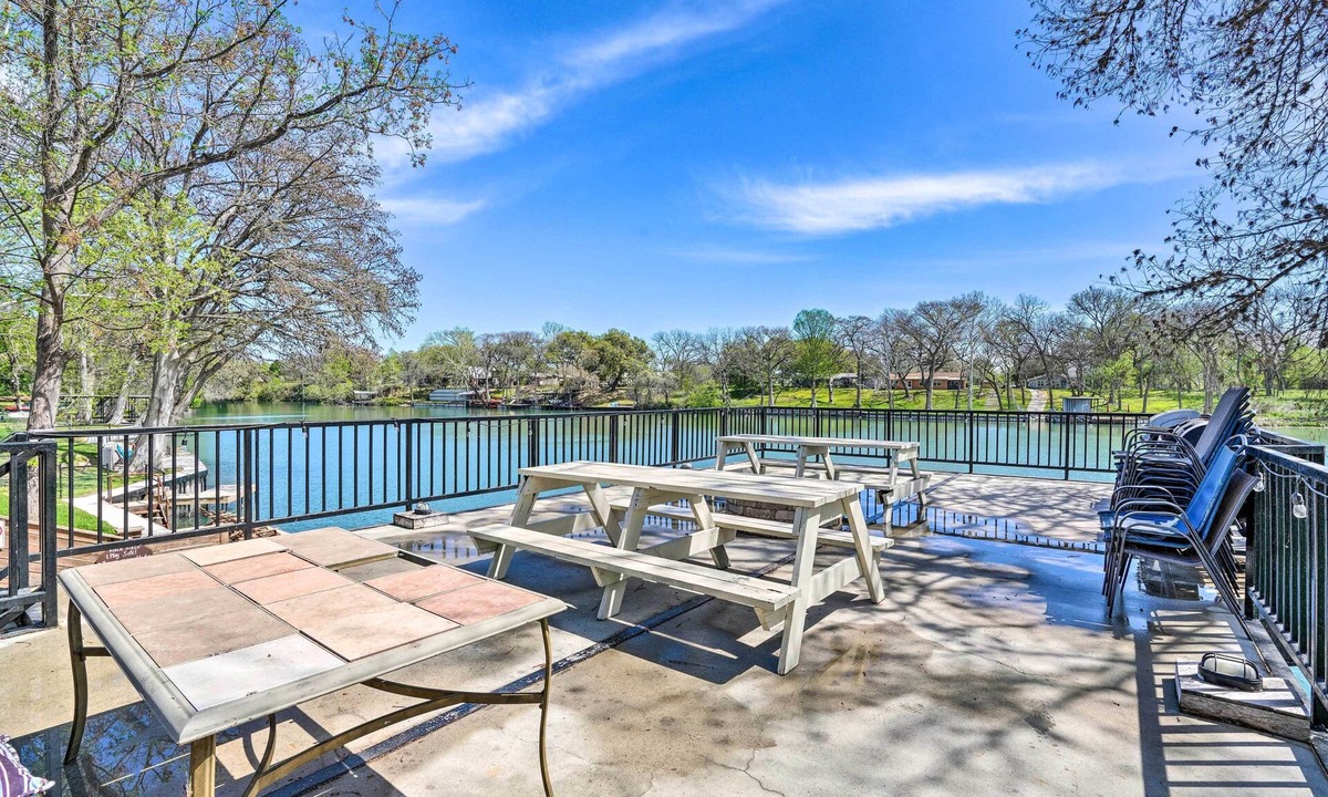 Seguin House | Guadalupe Riverfront Lodge w/Boat Slip & Dock