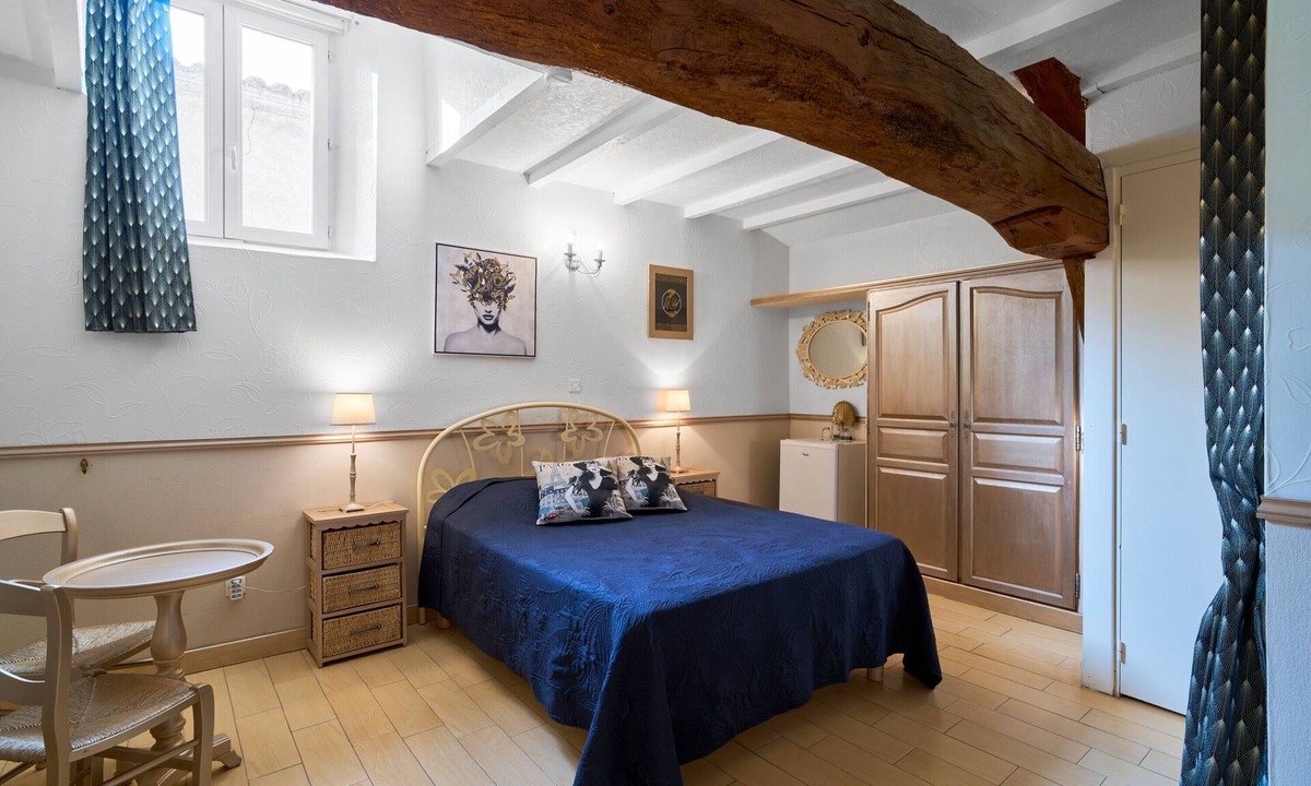 Saint-Sulpice-de-Roumagnac Bed & Breakfast | Guest Rooms 'Le Pré Fleuri 2' with Shared Pool, Shared Terrace and Wi-Fi