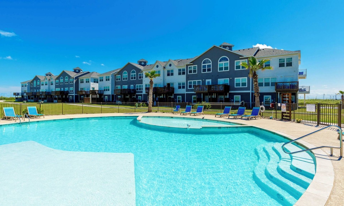 Corpus Christi Condo | GUEST FAV Beach, Pool sleeps 8