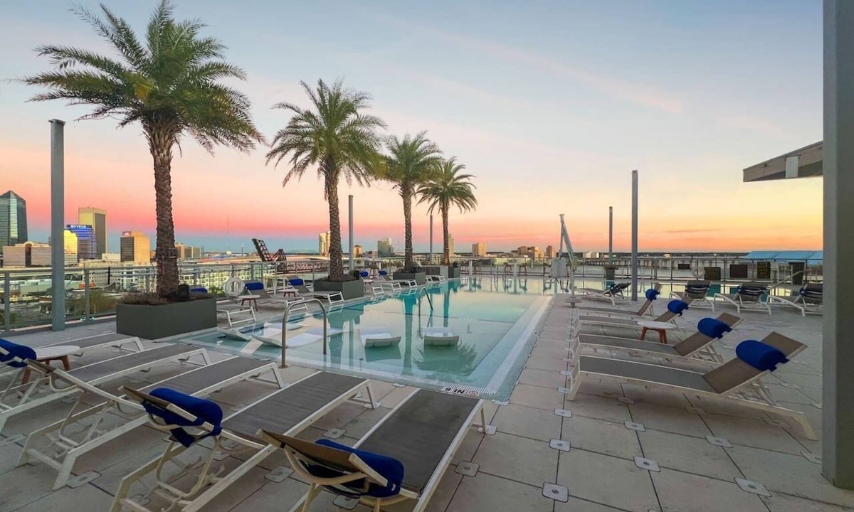 Downtown Jacksonville Apartment | Guest Favorite! 8th Floor Luxe King Suite PetOK