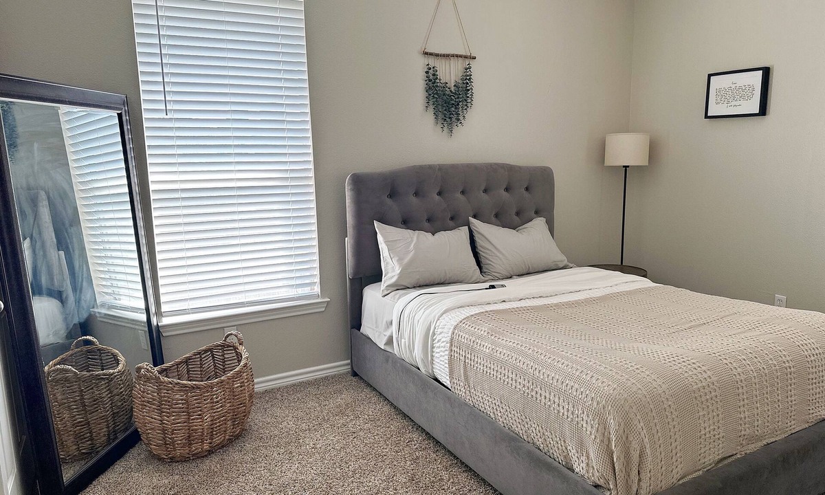 Vance Jackson Apartment | Guest Favorite - Medical area - 10 minutes from Downtown