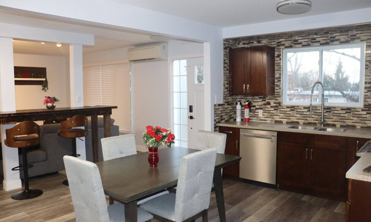 Fredericton House | Guest Favourite 3BR Home | Walk Downtown | Parking