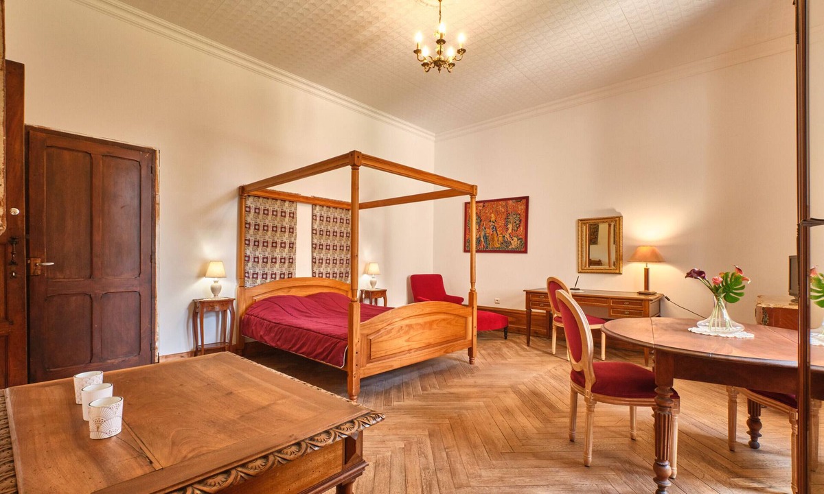 Saint-Geoire-en-Valdaine House | Guest House 'La Suite Rubis' with Shared Terrace and Shared Garden