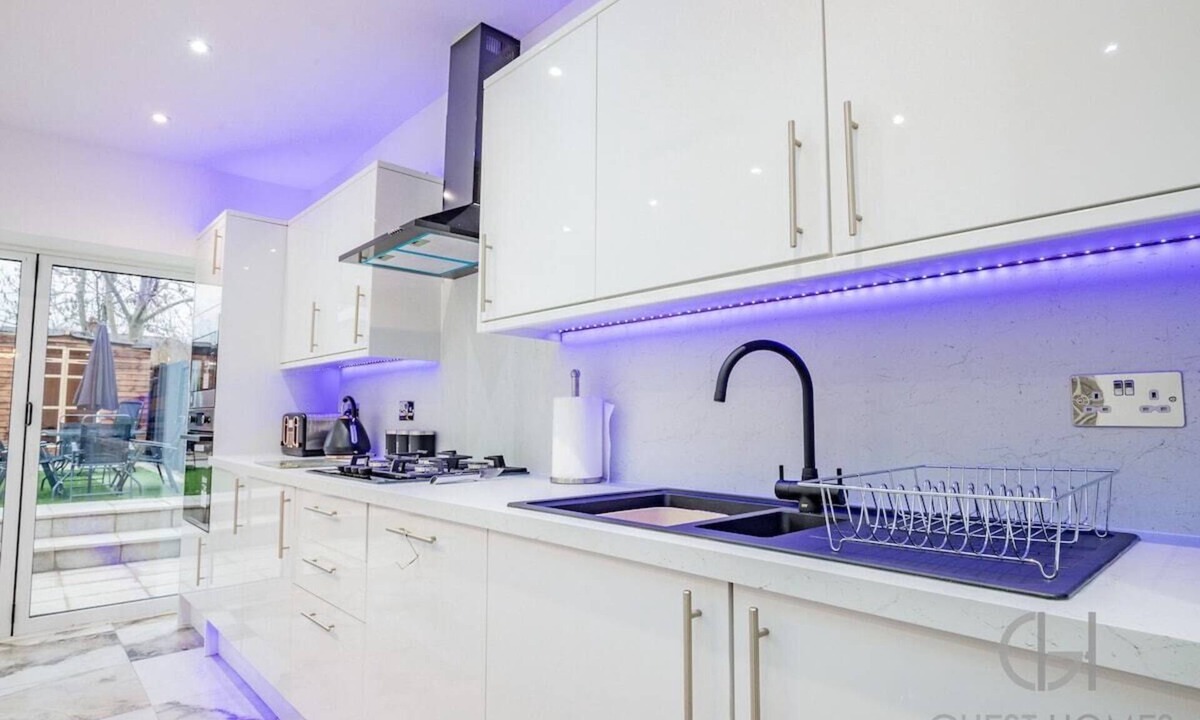 Portswood House | Guest Homes | Broadland House