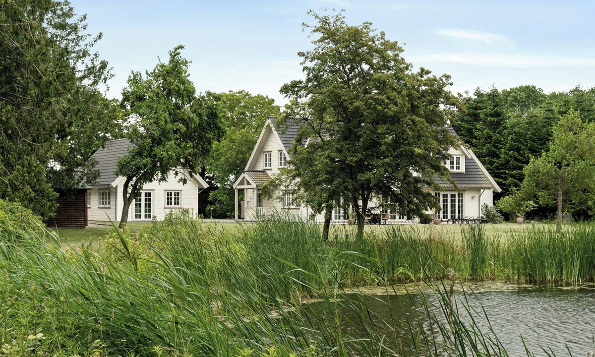 Lolland Municipality House | Guest house by lake and forest