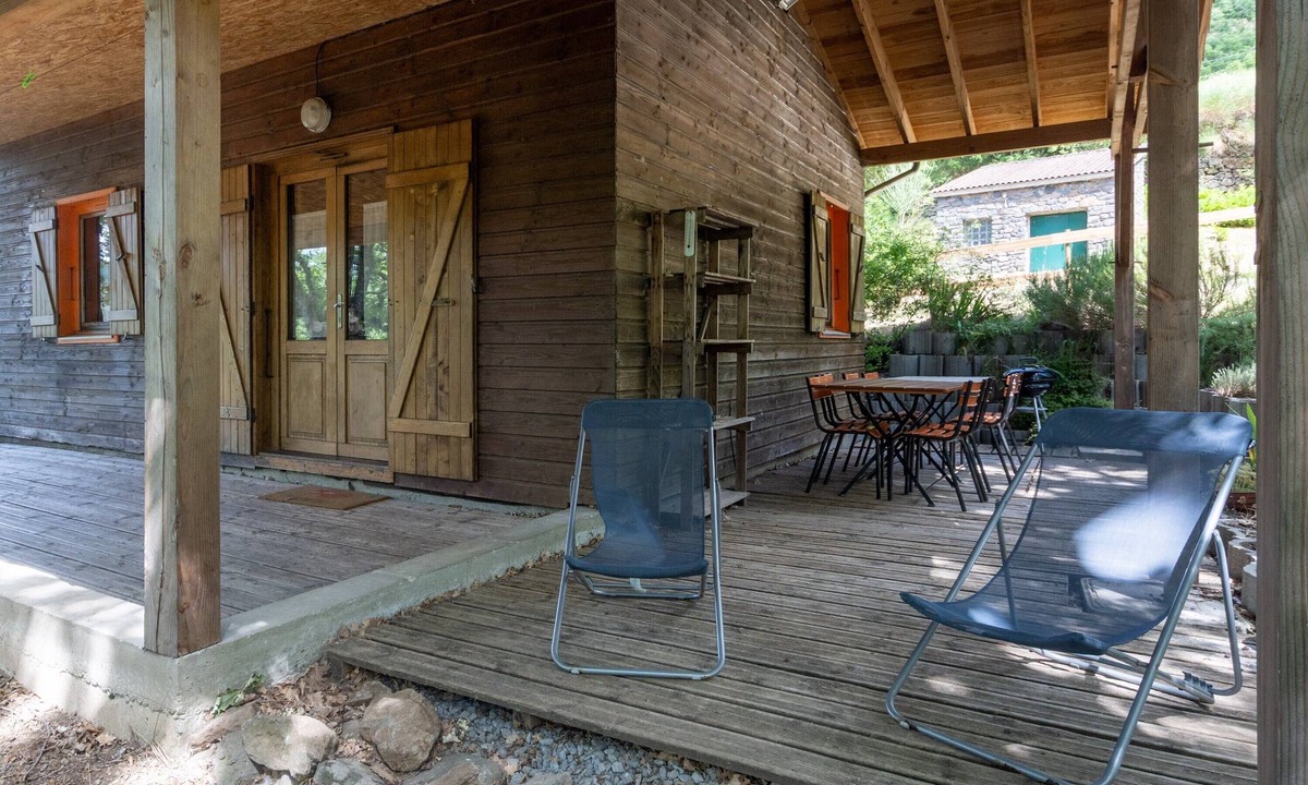 Darbres House | Guest House 'Chalet Orange' with Balcony and Wi-Fi